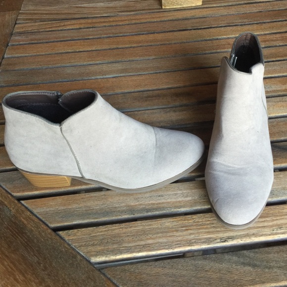 Revenge Shoes - Beige ankle booties