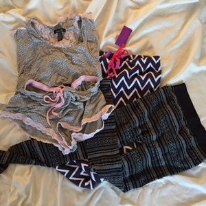 Lounge clothes/sleepwear