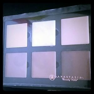 SOLD**Anastasia Beverly Hills