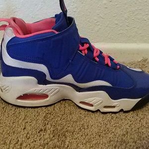 Nike's 24  girl shoes