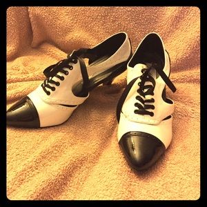 Black and white patent pump size 11