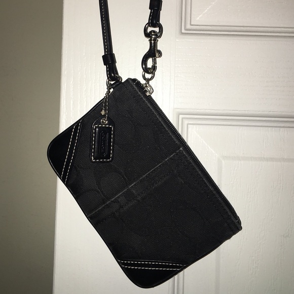 Authentic Coach Canvas Black Wristlet (Used)
