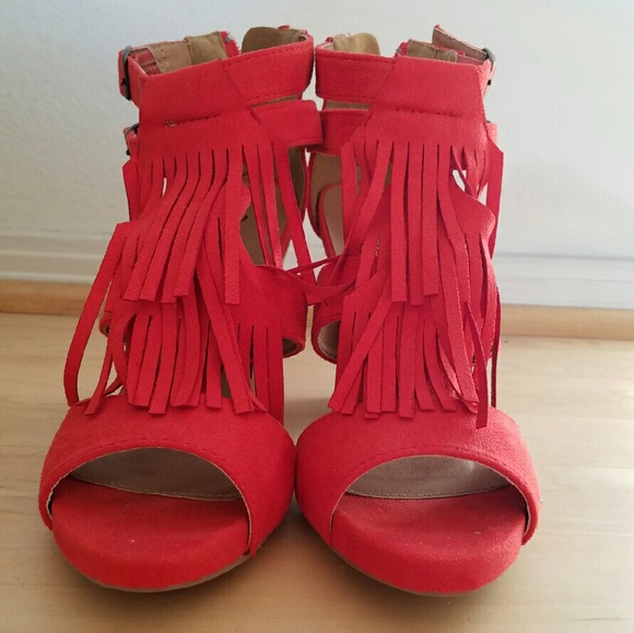 Fringe vamp, wooden heel