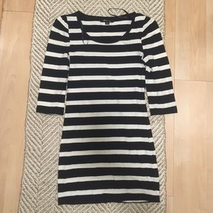 Black & white stripe quarter sleeve body con dress