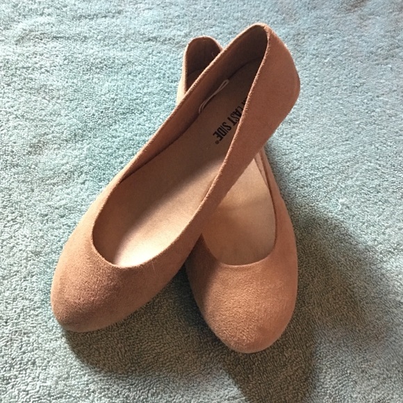 Nude flats!
