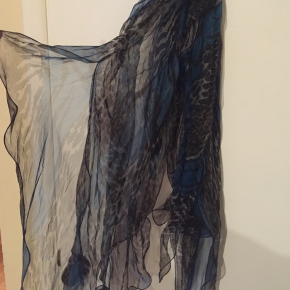 Flowy, print scarf - Picture 2 of 2