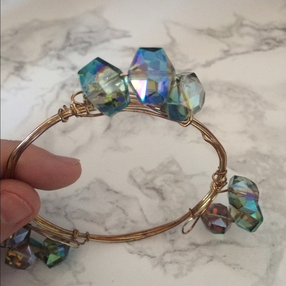 Green triple stone wire wrap bangle - Picture 3 of 3