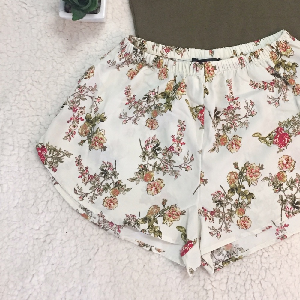 White Floral Shorts - Picture 2 of 3