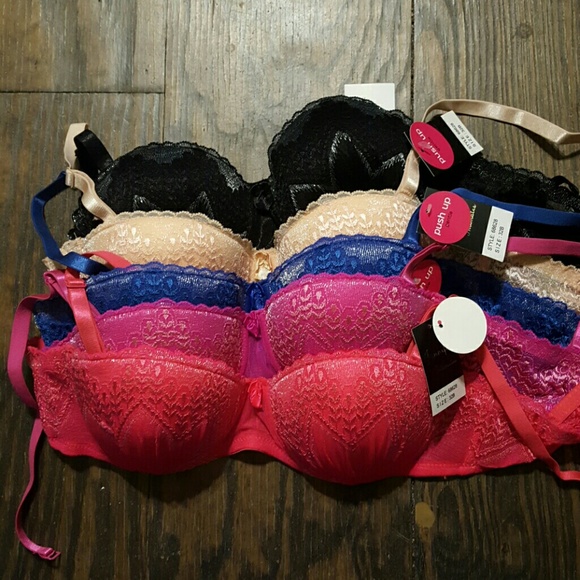 Lot of 5 Bras 32B NEW - Picture 1 of 2
