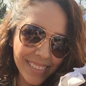 Meet your Posher, Claudia