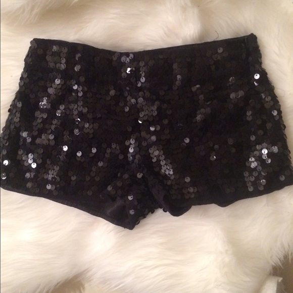 GapKids size 6 regular. Sequin shorts - Picture 2 of 2