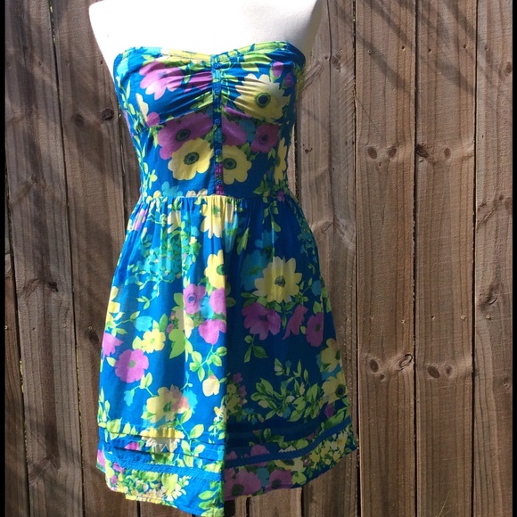 Aeropostale Dresses & Skirts - Adorable strapless dress by Aeropostale!
