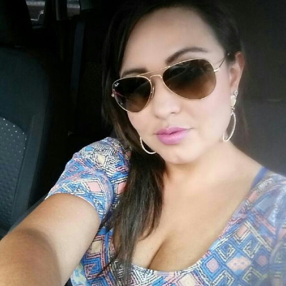 Meet your Posher, Erika - Picture 1 of 1