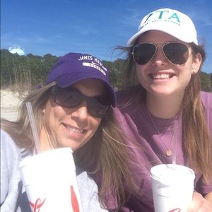 Meet your Posher, Mary Hollis.