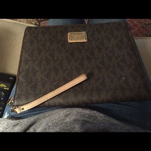 Michael Kors Signature Brown IPad case