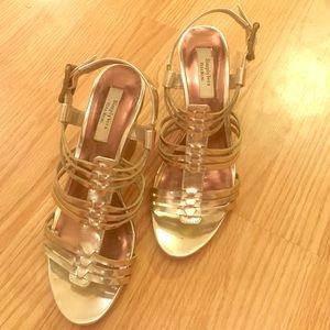 Vera Wang, Thyme Gold Wedges, Women's 6M
