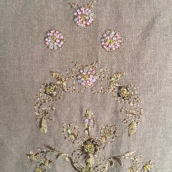 Beautiful embroidered skirt. - Picture 3 of 4