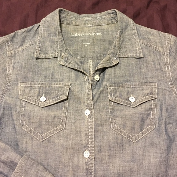 Button down - Picture 3 of 3