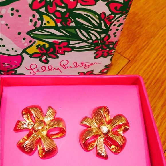 Lilly Pulitzer Accessories - NWT Lilly Pulitzer Gold Bow Earrings with Box Lilly Pulitzer Accessories - NWT Lilly Pulitzer Gold Bow Earrings with Box