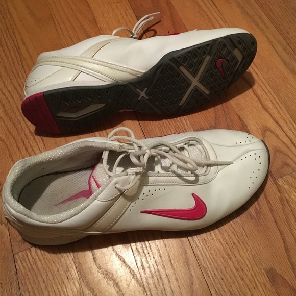 White and pink nike tennis shoes - Picture 1 of 3