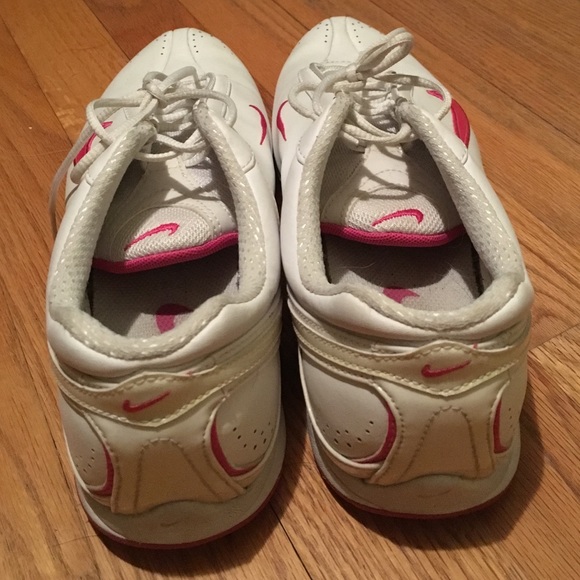 White and pink nike tennis shoes - Picture 2 of 3