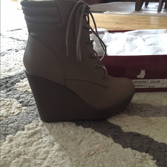 Breckelle's Claudia Booties