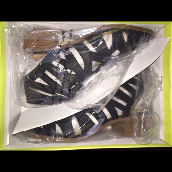 Brand new small heal sandals - Picture 4 of 4