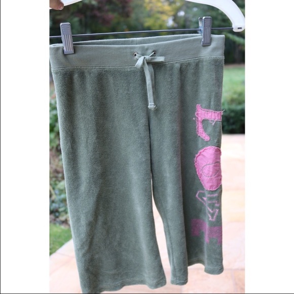 JUICY COTURE VELOUR OLIVE GREEN CAPRI!!!! - Picture 1 of 1