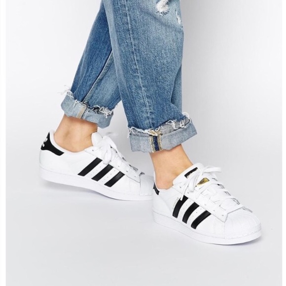 Size 6 Adidas !! Only worn a few times.