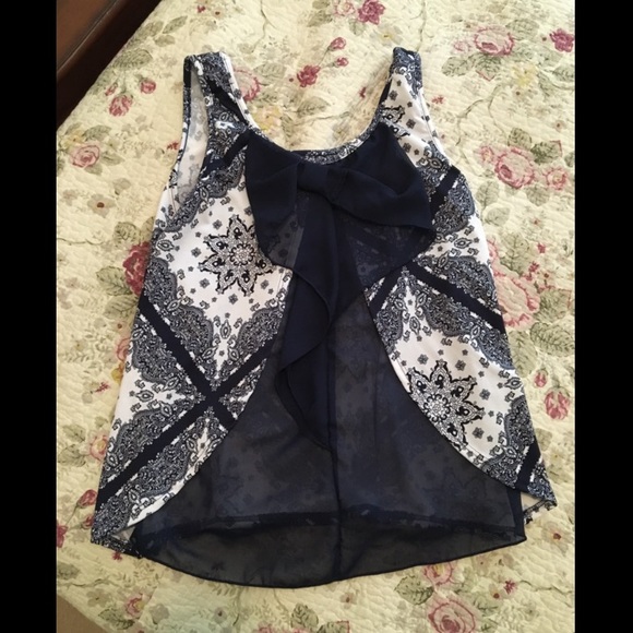 Sleeveless bow blouse