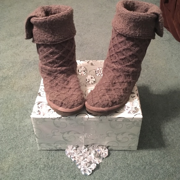 Grey ugg lattice cardy boots