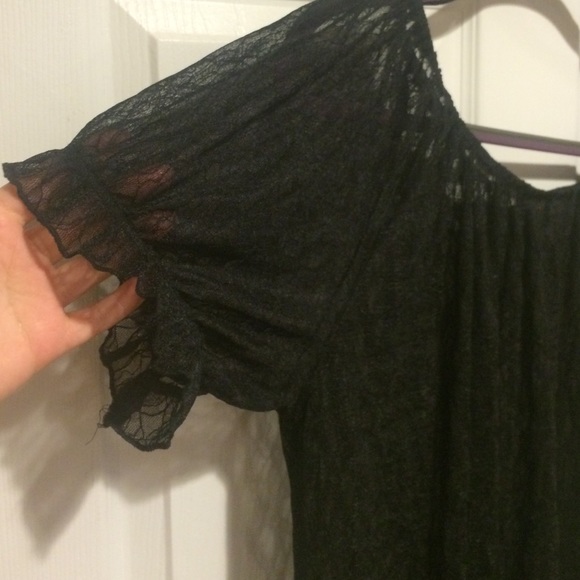 Black lace tee - Picture 2 of 4