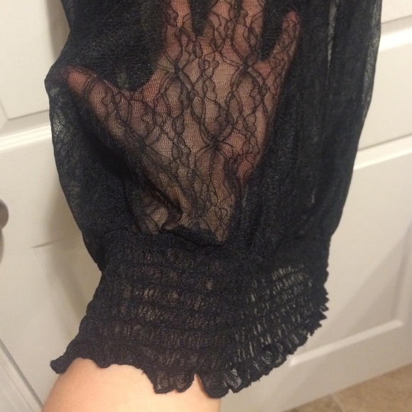 Black lace tee - Picture 3 of 4