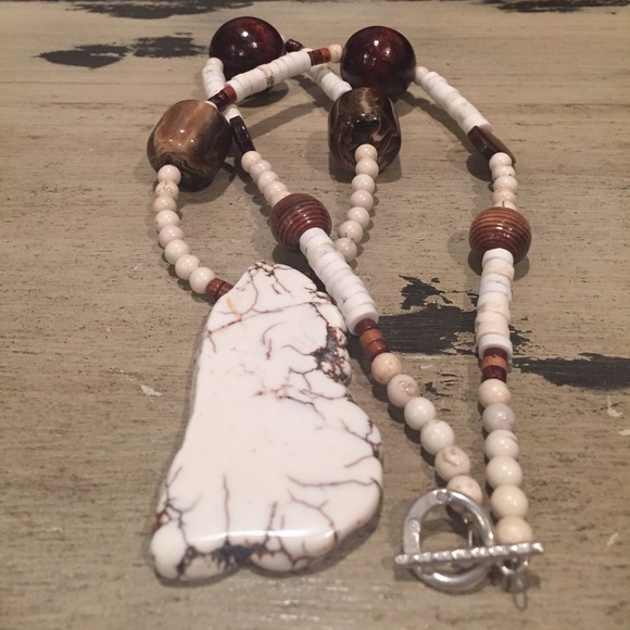 White slab statement necklace - Picture 2 of 4
