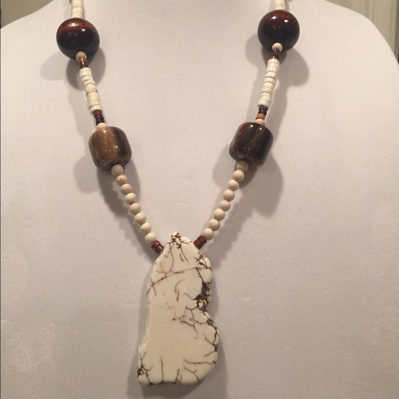 White slab statement necklace - Picture 3 of 4