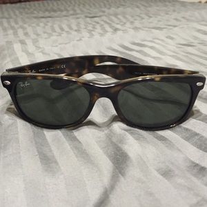 Tortoise Wayfarer Ray Bans