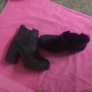 H&M faux leather boots Size 7