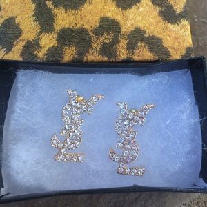 Cute fashion earrings