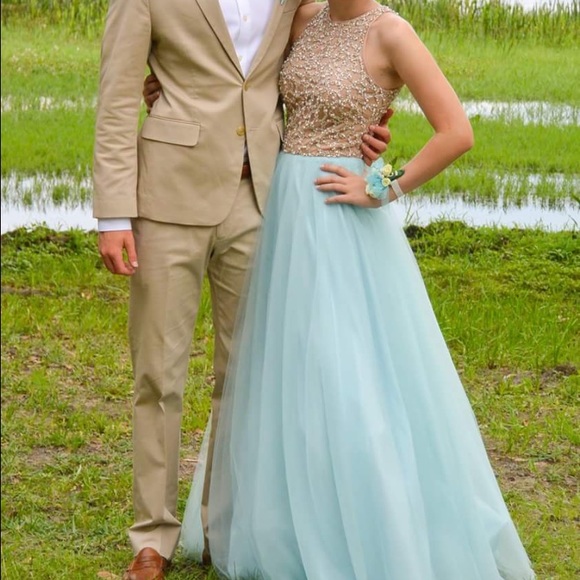 PROM DRESS - Picture 2 of 4