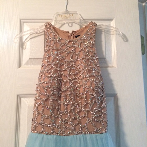 PROM DRESS - Picture 3 of 4