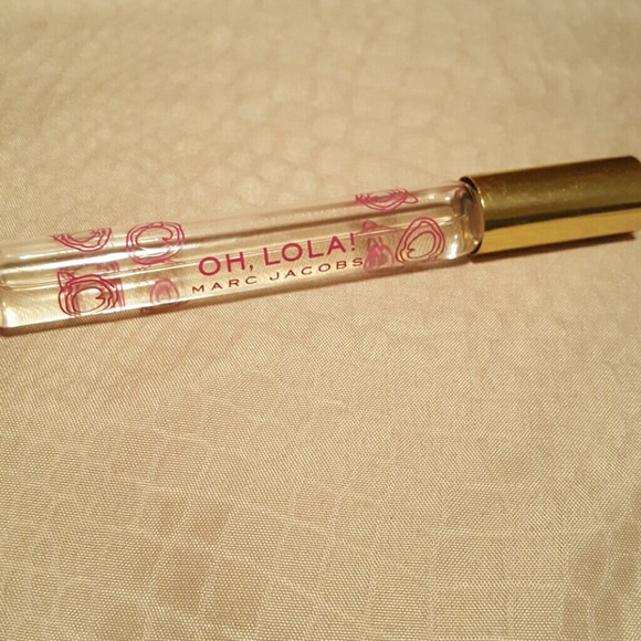 Oh Lola travel size roll on