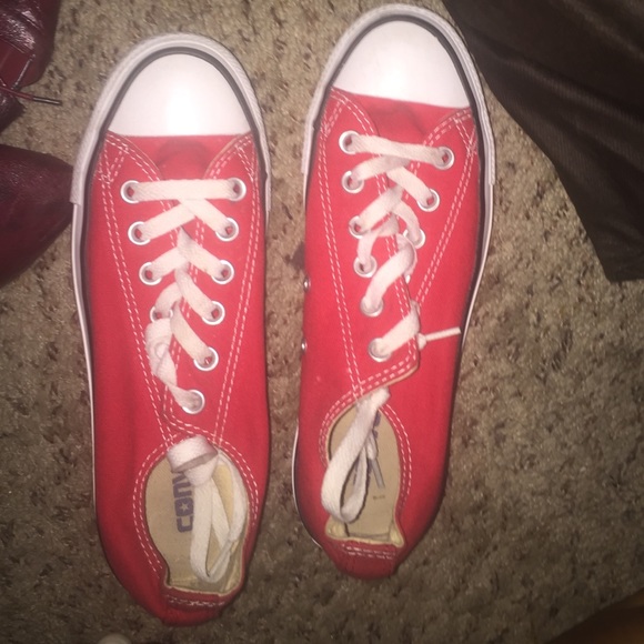 Red low top converse!