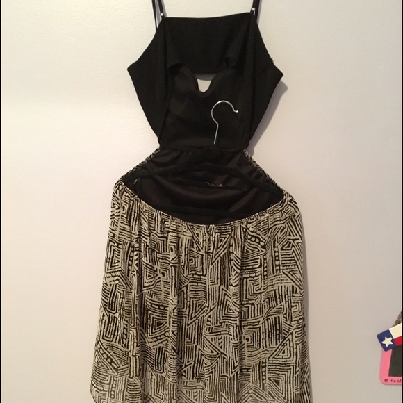 Sideless dress - Picture 2 of 4