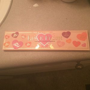 Too faced love flush blush palette