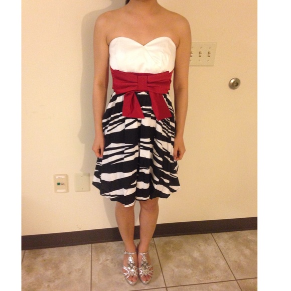 Short Red Ribbon White and Black Prom Dress