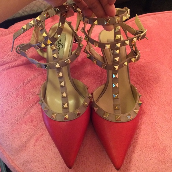 Brand New! Rock stud three strap hills!