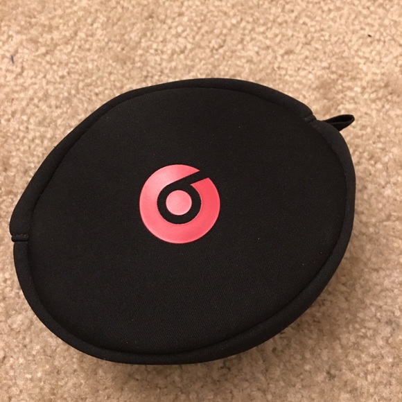 NWOT Beats Solo 2 head phones wired - Picture 4 of 4