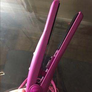 Plug in Ged mini straightener ! Hot pink