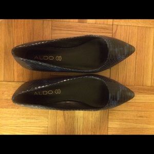 Aldo navy snakeskin flats 8.5