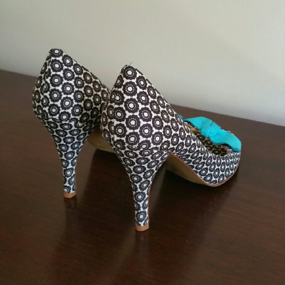J.CREW bow front peep-toe flower print heels - Picture 4 of 4